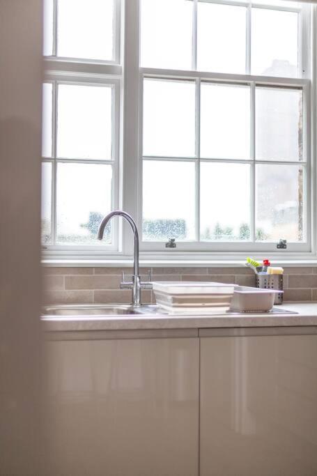 Spacious & Central 3-Bed Flat By Popular Waterloo! Londra Esterno foto