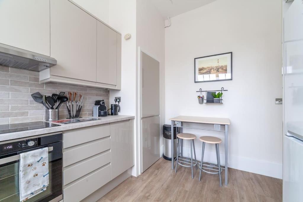 Spacious & Central 3-Bed Flat By Popular Waterloo! Londra Esterno foto