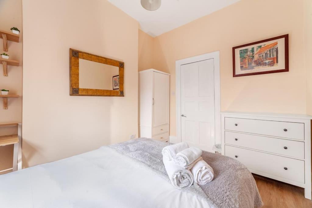 Spacious & Central 3-Bed Flat By Popular Waterloo! Londra Esterno foto